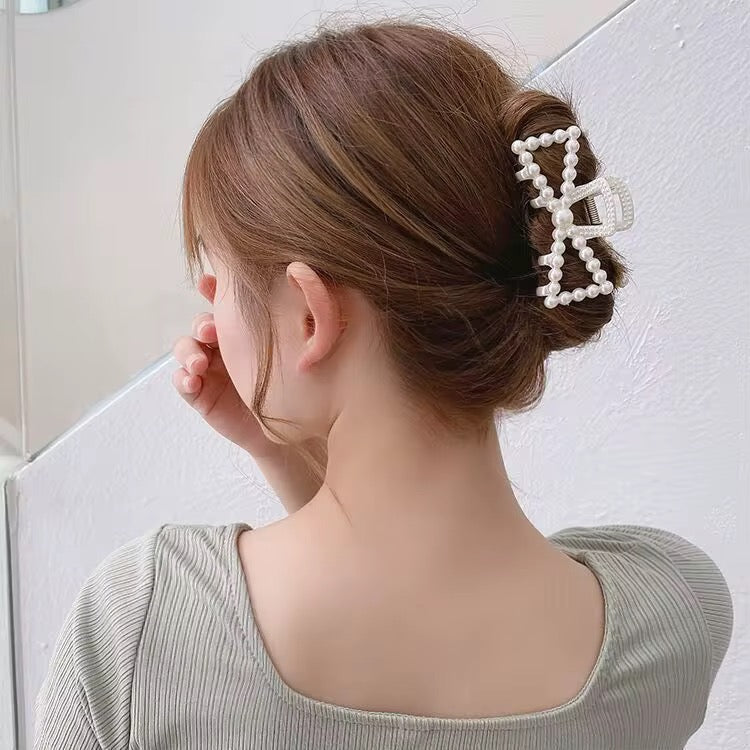Dunia Pearl  Hair Claw Clip