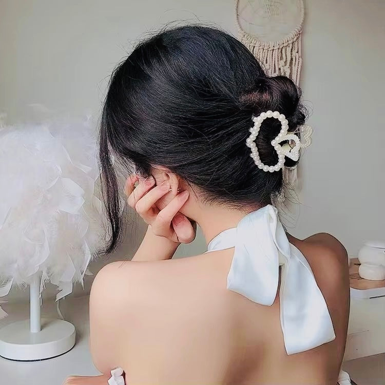 Dunia Pearl Love Hair Claw Clip